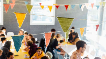 Tobias Urech Postkartenschreiben Milchjugend