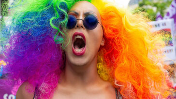 pride haare regenbogen