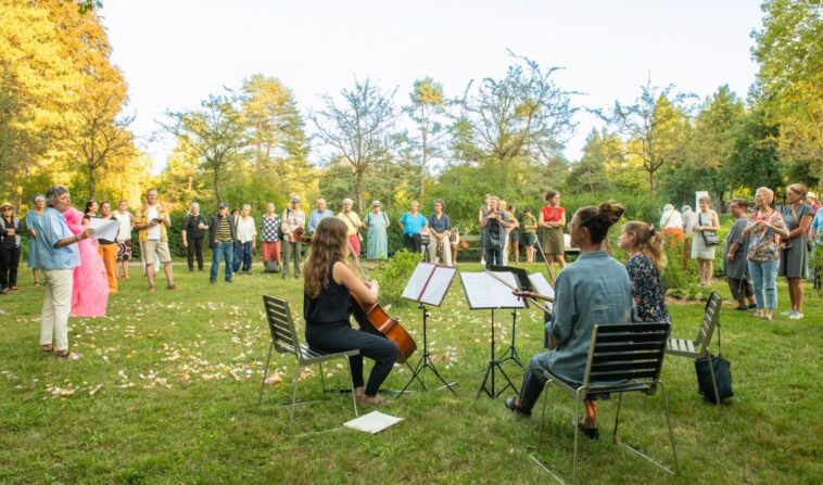 Einweihung Regenbogen-Grabfeld Friedhof Sihlfeld Zürich Ruhestätte der Vielfalt