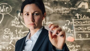 Eva Meckbach in der Serie Decision Game (Foto: ZDF/Stanislav Honzik)